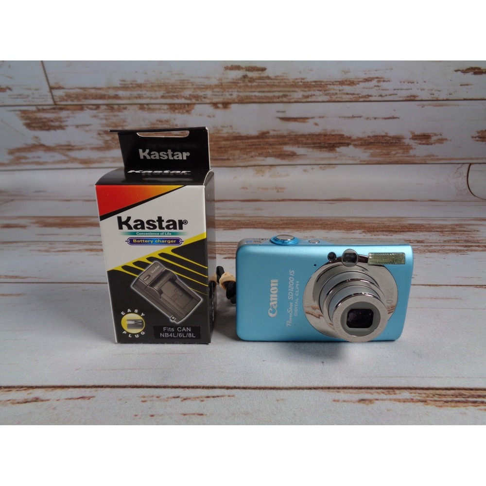 Canon PowerShot SD1200 IS Digital ELPH 10.0MP Digital Camera Bundle